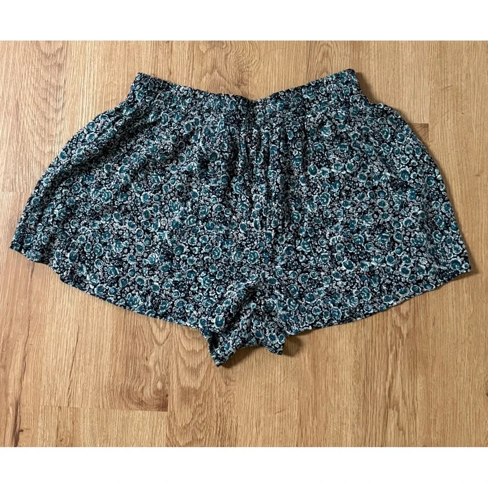 NWT American Eagle Floral Shorts Blue Black White Elastic Tie Waist Size M Flowy